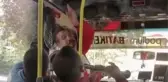 Başkentte kazaya davetiye çıkaran görüntüler! Çalgılı çengili yolculuk yaptılar