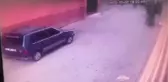 Son dakika haberi... Bir kişinin kavgada silahla vurulması güvenlik kamerasına yansıdı
