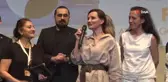 Altın Portakal'da kadınlardan oluşan film ekibi söyleşi sonrasında saçlarını kesti