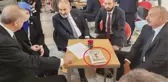 Cumhurbaşkanı Erdoğan, Paşinyan ve Aliyev görüşmesine masadaki kitap damga vurdu