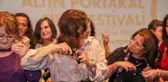 Narperi'nin Bileziği film ekibi, saçlarını keserek İranlı kadınlara destek oldu