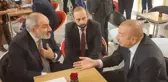 Paşinyan'la Aliyev'in gündem olan karesi! Sosyal medyada espriler havada uçuşuyor