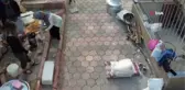 Kadınların geleneksel yöntemlerle kışlık ekmek hazırlıyor