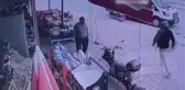Eniştesini sokak ortasında boğazından bıçaklayarak öldürdüğü anlar ortaya çıktı