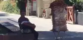 Fırsatçı simitçi, yerli halka simidi 7.5 TL'den satarken turistlere 20 TL'den satıyor