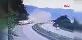 ARTVİN'DE SAHİL YOLUNDA HEYELAN KAMERADA, 1 TUR HASAR GÖRDÜ