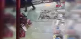 KARDEŞİNİN MARKETİNE BALTAYLA SALDIRDI, O ANLAR KAMERADA
