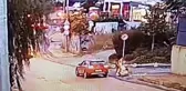 İstanbul'da kız kardeşlerin yaşadığı dehşet anları kamerada: Polis saldırganı yakaladı