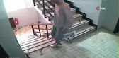 Bakırköy'de avukat, kılıç ve satırla etrafa saldırdı... O anlar kamerada
