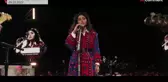 Coldplay konserinde İranlı şarkıcıyla birlikte protestoların sembol şarkısı 'Beraye'yi söyledi