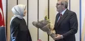 Mahir Ünal, grup başkanvekilliği görevini Özlem Zengin'e manidar sözlerle devretti