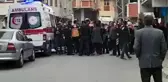 Hasta almaya gelen ambulans otomobile çarptı, sağlık çalışanlarına sopayla saldırdılar