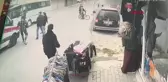 AVCILAR'DA SAĞLIKÇILARIN SALDIRIYA UĞRADIKLARI ANLAR KAMERADA