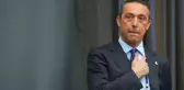 Fenerbahçe Başkanı Ali Koç top oynarken çok sert darbe aldı, ayağında kırık var