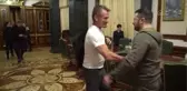 Sean Penn kazandığı Oscar ödüllerinden birisini Zelenskiy'e hediye etti