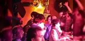 Sarmaş dolaş eğlendiler! Zeynep Bastık ve Uraz Kaygılaroğlu aşk mı yaşıyor?