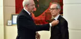 AK Parti'den milletvekili adayı olmuştu! CHP'ye katılan Necip Zeydan'a rozetini bizzat Kılıçdaroğlu taktı