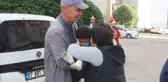 Çinli gelinini, oğlunu ve ilk kez gördüğü torununu mehter marşı ile karşıladı