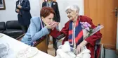 Öğretmeninin kendisi hakkında söylediklerini duyan Akşener hemen müdahale etti: Hocam buraya girmesek
