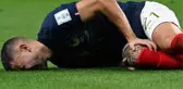 Katar'da sakatlanınca paramparça oldu! Dünyaca ünlü yıldız, futbolu bırakmayı düşünüyor