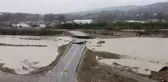 Sağanak yağış servis bölümünün yıkılmasına neden oldu