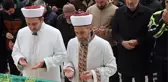 Amasya'da bıçaklanarak öldürülen gencin cenaze namazını imam babası kıldırdı