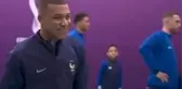 İngiliz futbolcuların hareketi, Mbappe'yi dumura uğrattı! Yaşadığı şoku gülerek atlatmaya çalıştı