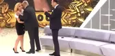 Canlı yayında güldüren mikrofon kazası! Rahmi Özkan'ın Müge Anlı'ya sürprizini herkes duydu