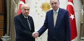 Cumhurbaşkanı Erdoğan'dan Bahçeli'ye doğum günü sürprizi! Kestikleri pastanın üzerindeki motif dikkat çekti