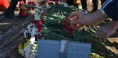 Elazığlılar, annesinin cenazesini kabul etmediği zihinsel engelli Zühal'in mezarına karanfil bıraktı