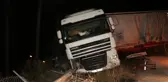 Tır devrildi, Adana-Ankara Otoyolu ulaşıma kapandı