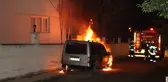Kundaklanan otomobil kullanılamaz hale geldi