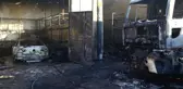 Garajda çıkan yangında belediye başkanının makam aracı kullanılamaz hale geldi