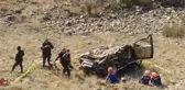 Hatıra fotoğrafı için durmuşlardı! Uçurumdan yuvarlanan araç, 1 kişinin mezarı oldu