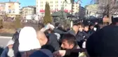 CHP Erzurum'da Kur'an-ı Kerim dağıttı, vatandaşlar birbirleriyle yarıştı