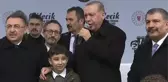 Şarkıya eşlik eden Cumhurbaşkanı Erdoğan hazırlıksız yakalandı, müziğin sesi kısılınca detone oldu