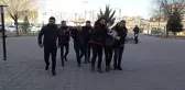 Öldüresiye dövüp 