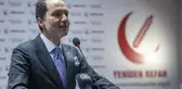 Canlı yayında adaylık kararını duyuran Fatih Erbakan, masasındaki son anket sonucunu da paylaştı: Yüzde 8'in üzerindeyiz