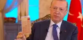 Cumhurbaşkanı Erdoğan, vatandaşın kendisine verdiği kartı canlı yayında gösterdi: Bu CHP'nin karnesi
