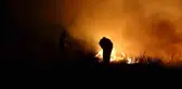 Burdur Gölü kenarındaki sazlık alanda aynı anda 3 yangın