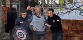 Kendini odaya kilitledi, dışarı çıkmak için muhtardan 