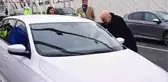 Bakan Karaismailoğlu 10 dakika boyunca gelmesini bekledi! Avrasya Tünel'inden geçen 100 milyonuncu kişiye sürpriz hediye