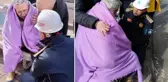 Enkazdan çıkarılan yaşlı adamla, kendisine botlarını veren itfaiye eri arasındaki diyalog yürekleri dağladı