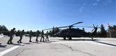 Gaziantep'te depremzedelere askeri helikopterlerle yardım malzemesi ulaştırıldı