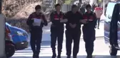 Hatay'da yıkılan binanın müteahhidi, depremzede olarak kaldığı otelde yakalandı