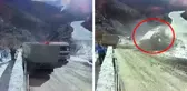 Freni boşalan kamyon devrildi; hayat kurtaran manevra kamerada