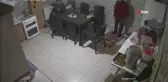 Namaz kılarken depreme yakalanan vatandaş ayakta durmakta güçlük çekti... O anlar kamerada