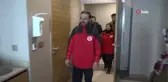 Enkaz altından 13. saatte çıkarılan Hatice ile kurtarma ekibinin duygusal buluşması