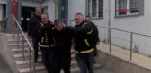 ECZACI KALFASI İLE EV ARKADAŞINI KENDİSİNE KÜFRETTİKLERİ İÇİN ÖLDÜRMÜŞ