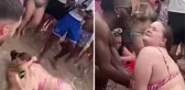İki kadın plajda güreşe tutuştu! Çevredekiler müdahale etmeseydi çok fena şeyler olacaktı